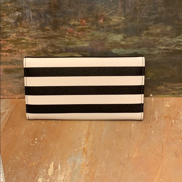 NWOT Kut from the Kloth Wallet - Picture 6 of 8